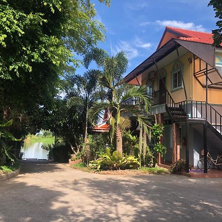Ruen Thai Ban Rim Nam Kamphaeng Phet Eksteriør billede