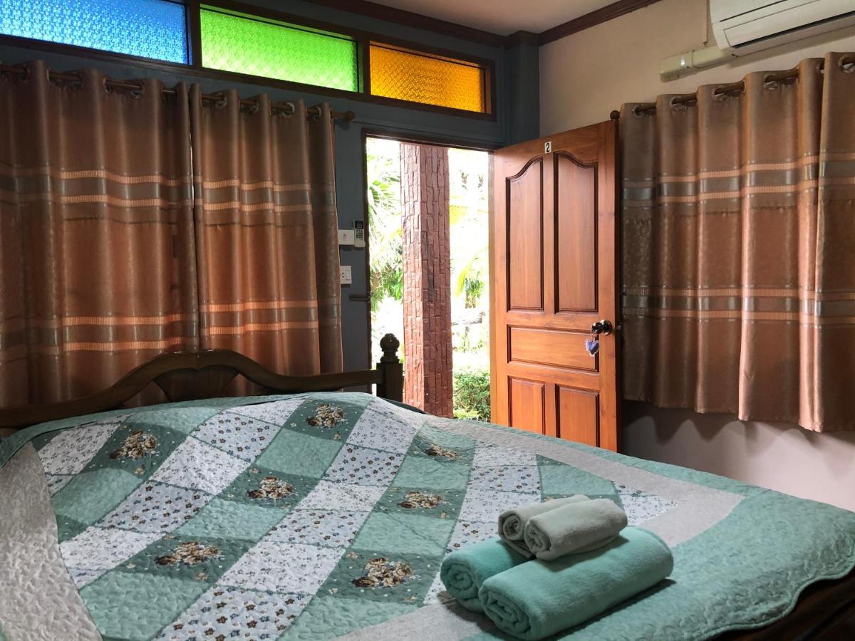 Ruen Thai Ban Rim Nam Kamphaeng Phet Eksteriør billede