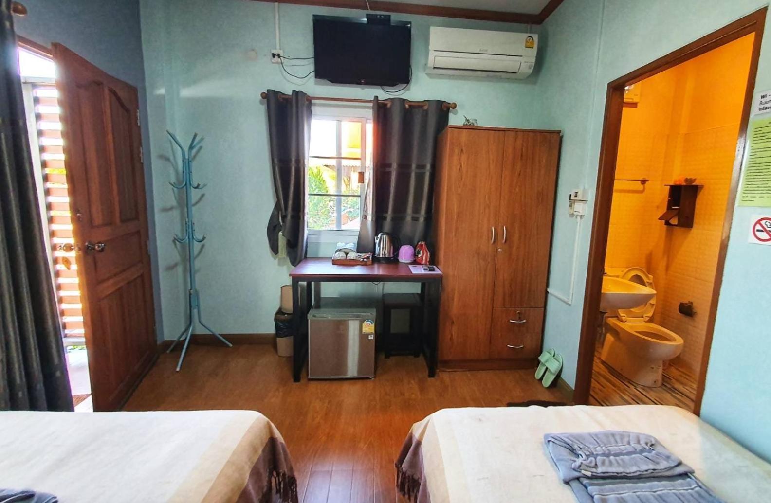 Ruen Thai Ban Rim Nam Kamphaeng Phet Eksteriør billede
