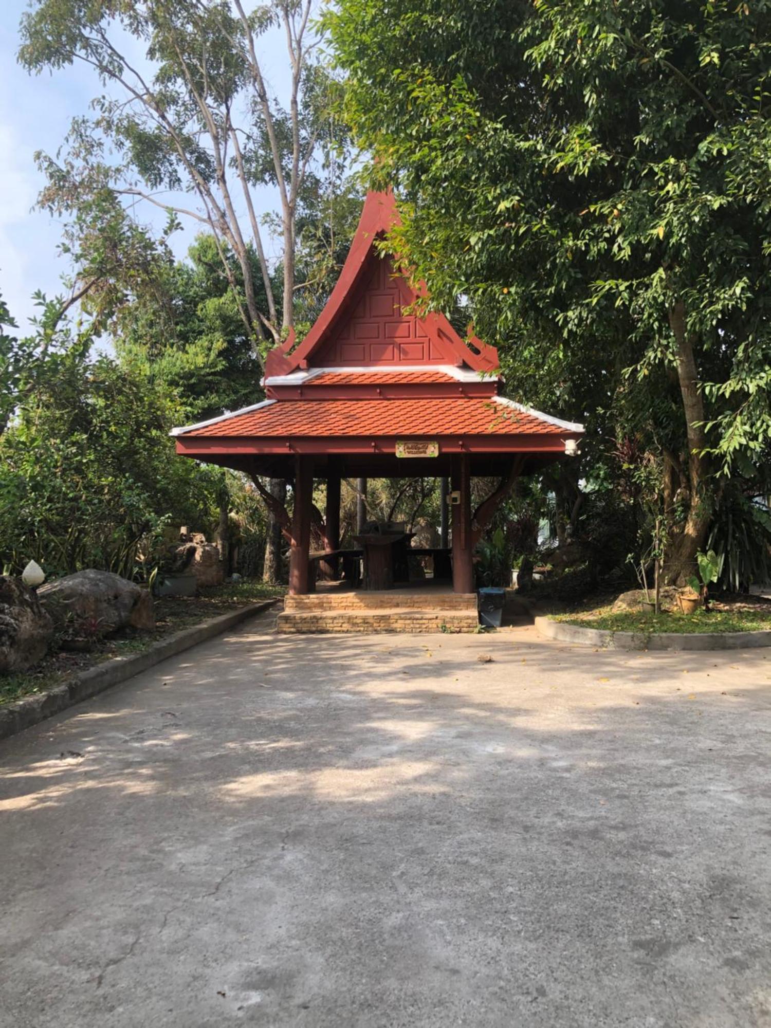 Ruen Thai Ban Rim Nam Kamphaeng Phet Eksteriør billede
