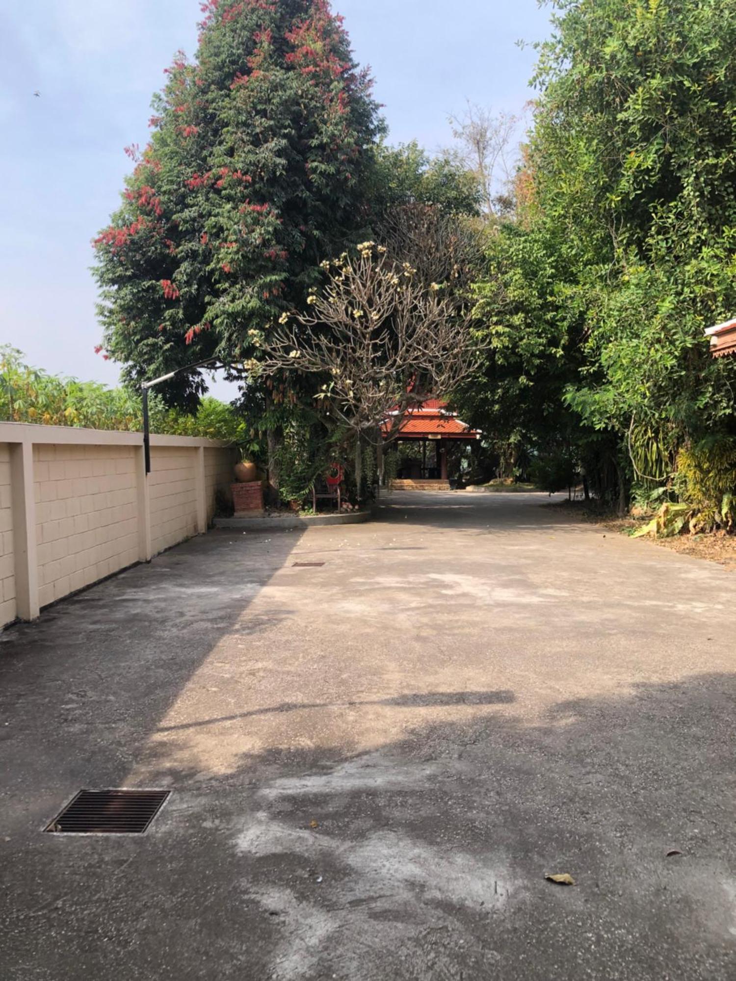 Ruen Thai Ban Rim Nam Kamphaeng Phet Eksteriør billede