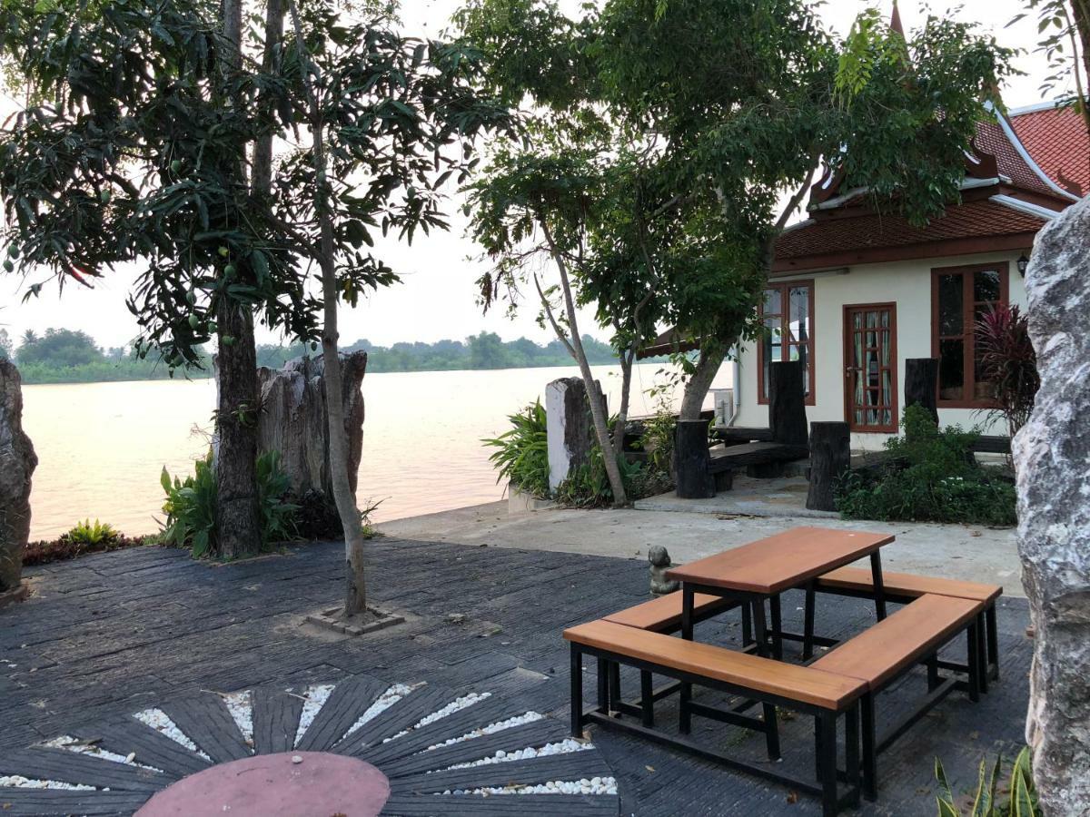 Ruen Thai Ban Rim Nam Kamphaeng Phet Eksteriør billede