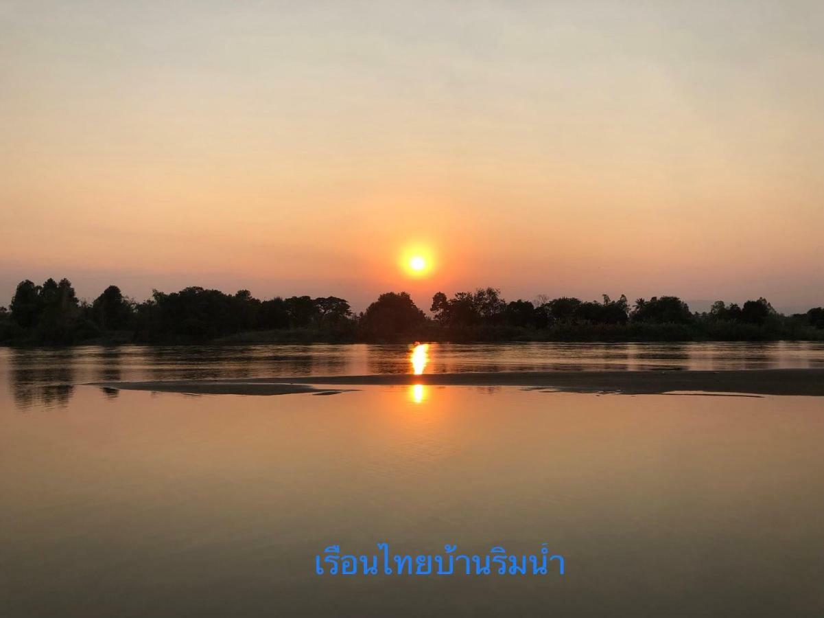 Ruen Thai Ban Rim Nam Kamphaeng Phet Eksteriør billede